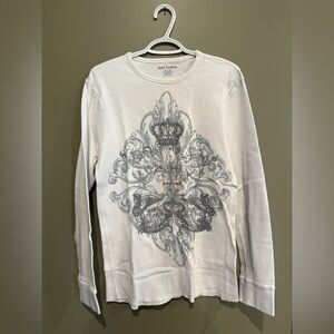 🔴2/$10 SALE🔴White Foot Locker Long Sleeve Shirt with Gray Graphic